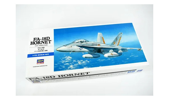 Двухместный палубный истребитель ВМС США F/A-18D HORNET